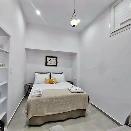Lor Apparemment In Center Of Adamantas
